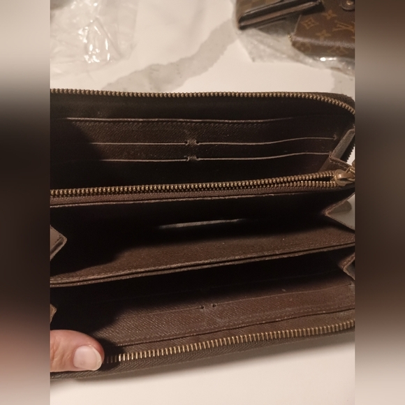 Authentic Louis Vuitton Damier Ebene Canvas Long Zippy Wallet / Organizer - Picture 10 of 14